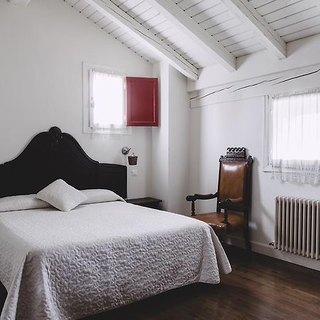 Hotel IRARAGORRI-ETXEA Galdakao Buitenkant foto