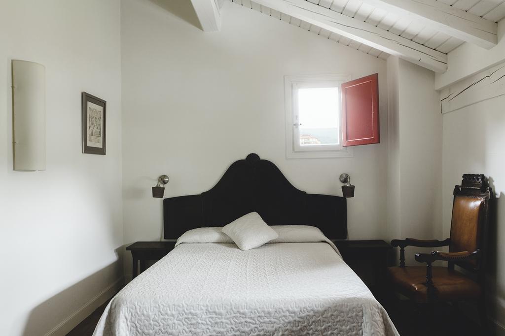 Hotel IRARAGORRI-ETXEA Galdakao Kamer foto