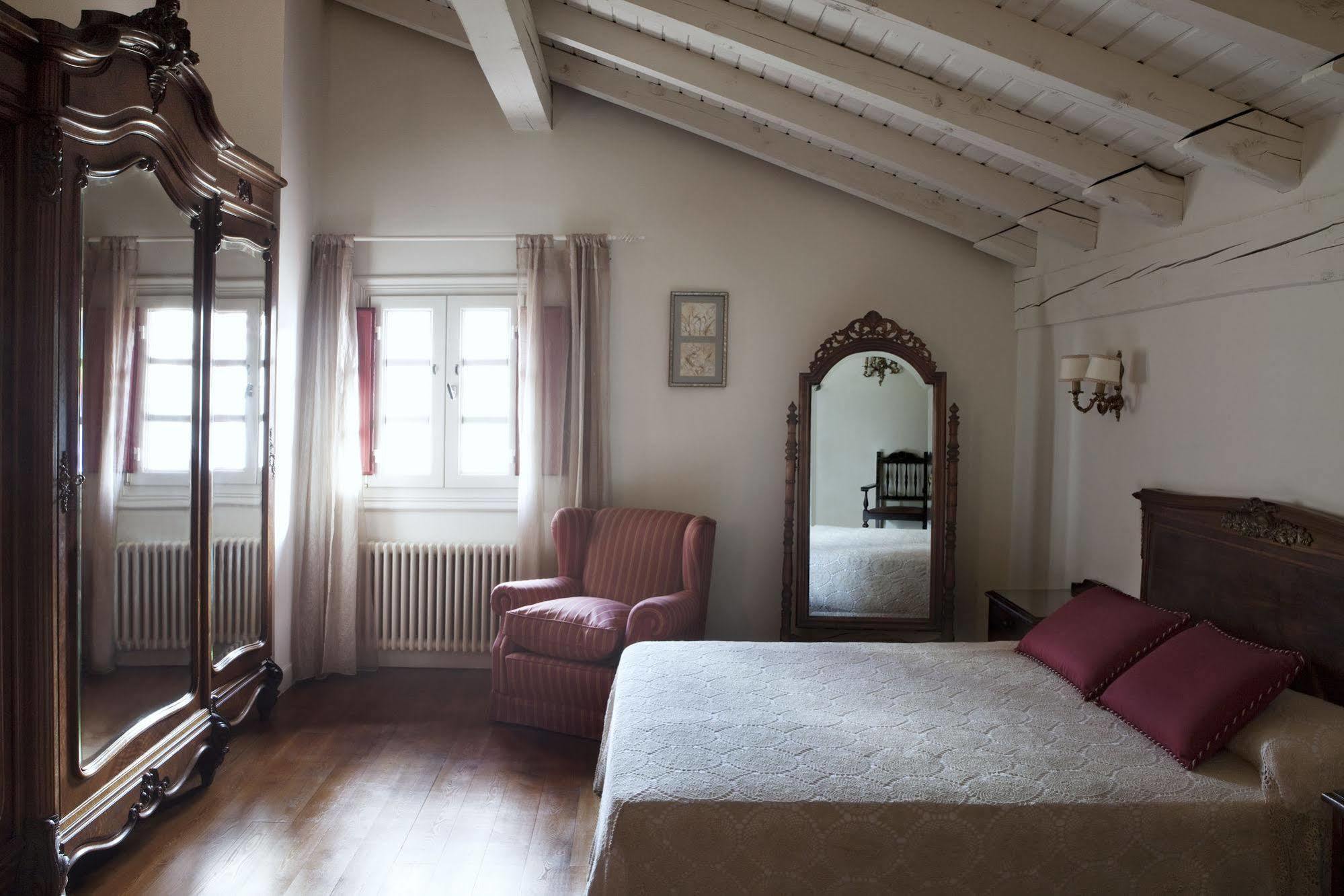 Hotel IRARAGORRI-ETXEA Galdakao Buitenkant foto