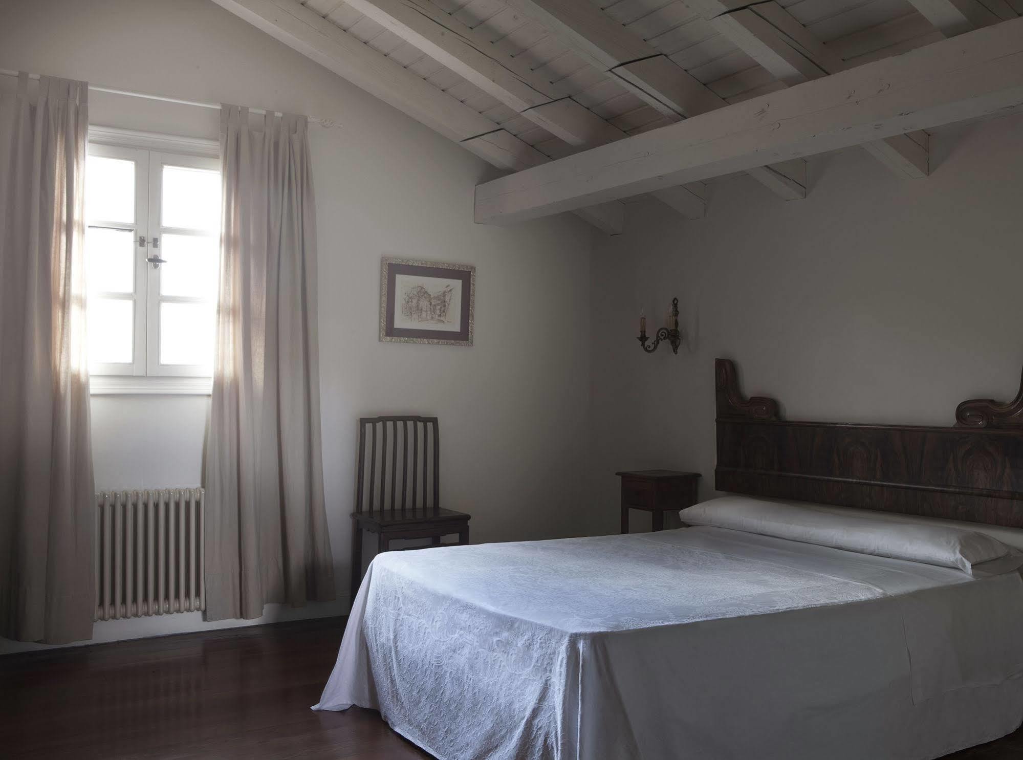 Hotel IRARAGORRI-ETXEA Galdakao Buitenkant foto