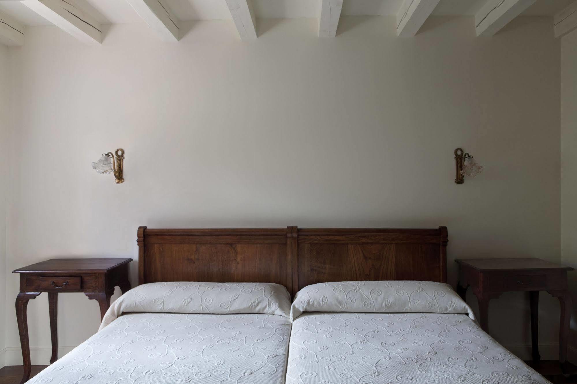 Hotel IRARAGORRI-ETXEA Galdakao Buitenkant foto