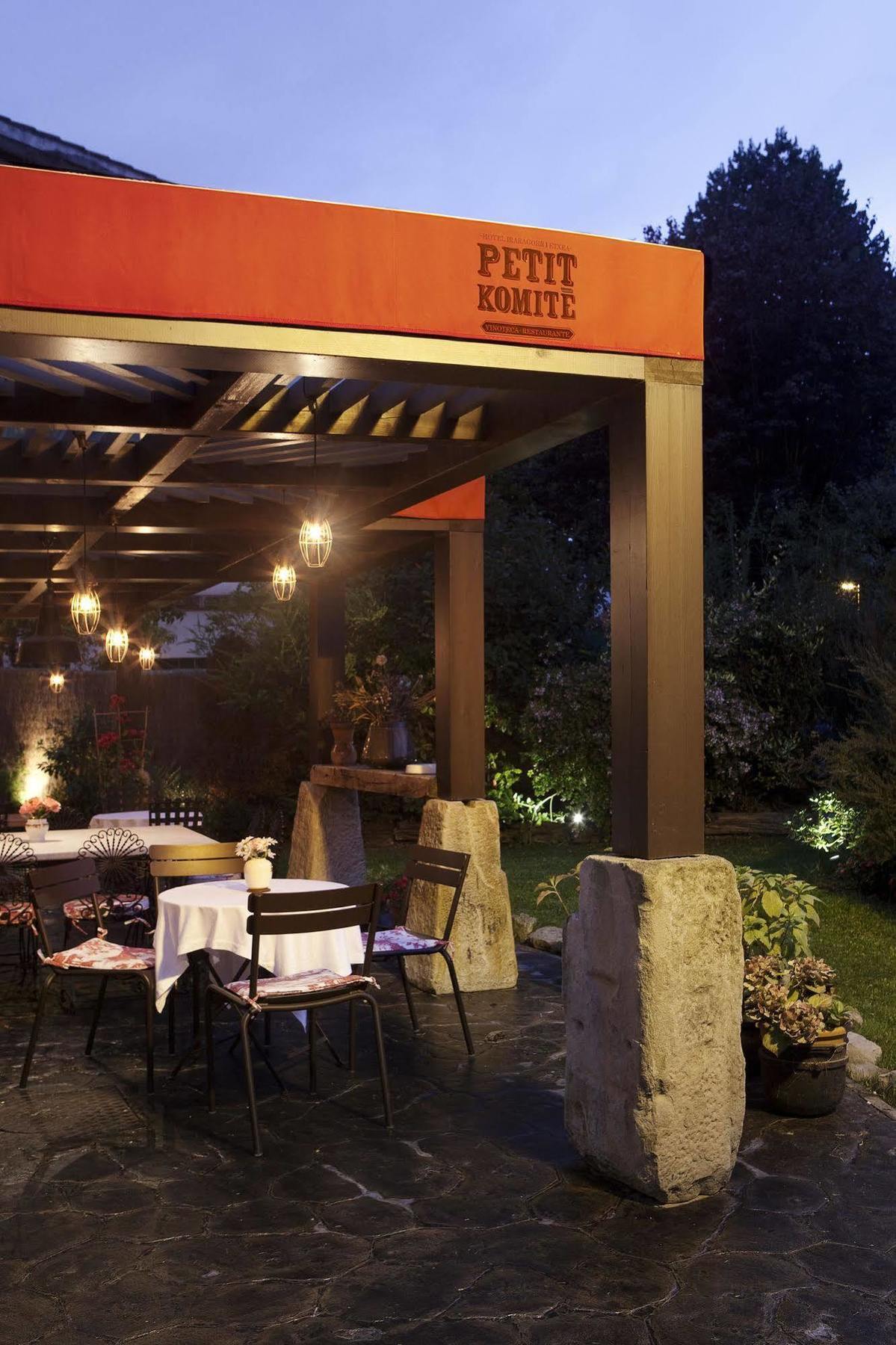 Hotel IRARAGORRI-ETXEA Galdakao Buitenkant foto