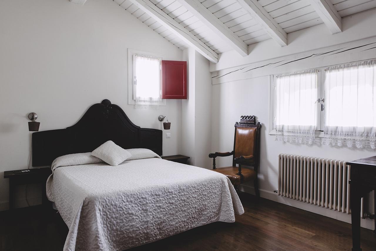 Hotel IRARAGORRI-ETXEA Galdakao Buitenkant foto